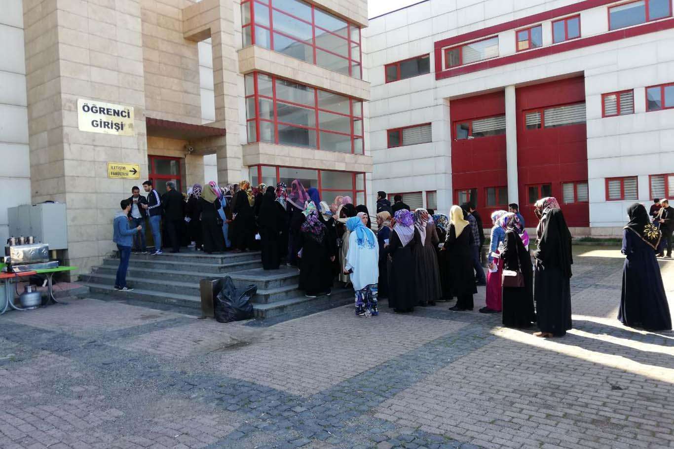 AÖF Güz Dönemi Dönem Sonu Sınavları bugün de devam edecek AÖF Güz Dönemi Dönem Sonu Sınavları bugün de devam edecek